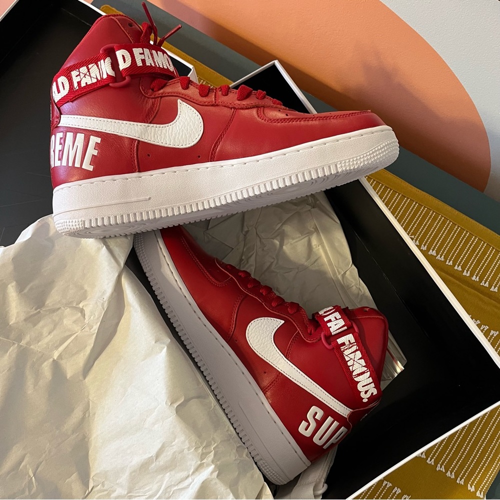 DEADSTOCK - Nike Air Force 1 SUPREME WORLD FAMOUS Red size men’s 10 US